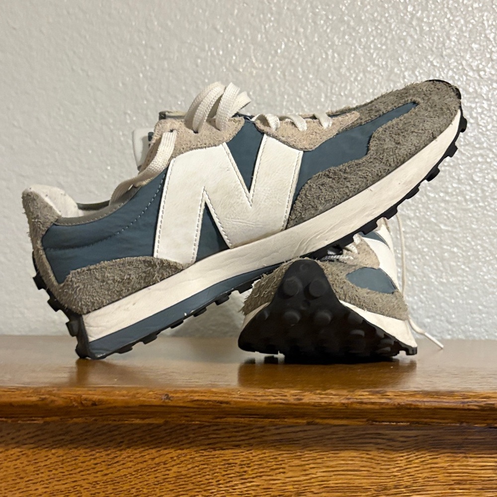New Balance Men's 327 sneaker